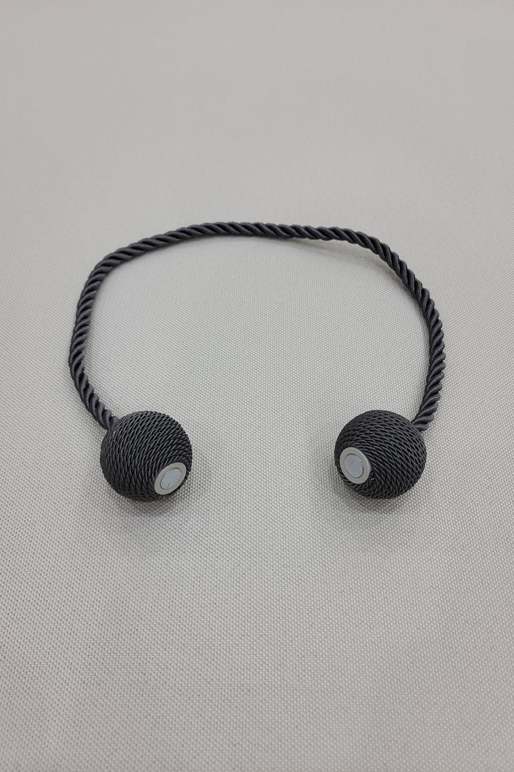 Mıknatıslı Fon Perde Bağlanama Braçol 1 Adet Mıknatıslı Fon Perde Bağlanama Braçol 1 Adet